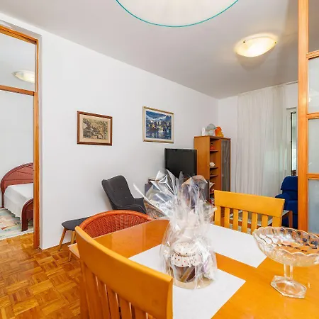 Apartman Faszinierendes Nur 50 Meter Zum Mit Meerblick, Waschmaschine, Klima, Wifi
